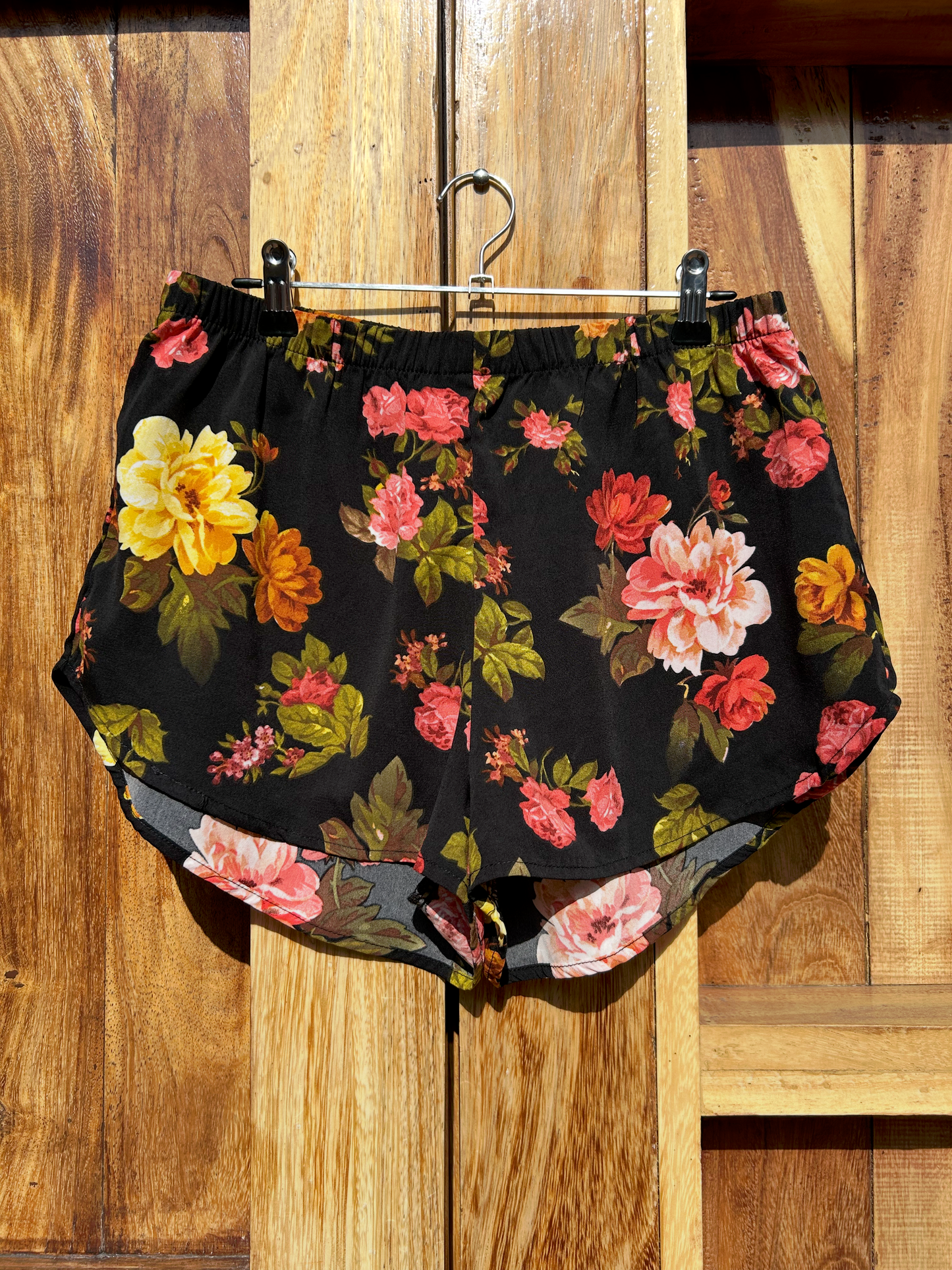 Floral Hot Pants ‘’Ambiance Apparel’’
