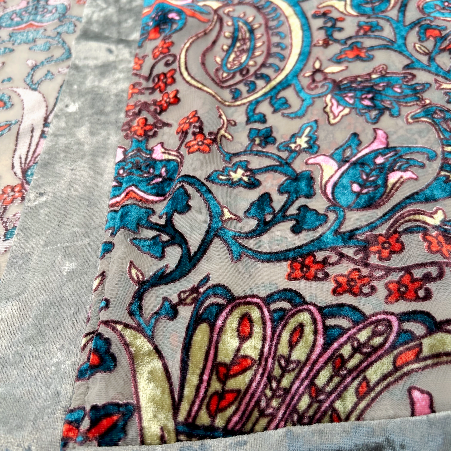 Velvet Kimono ‘’Mystree’’