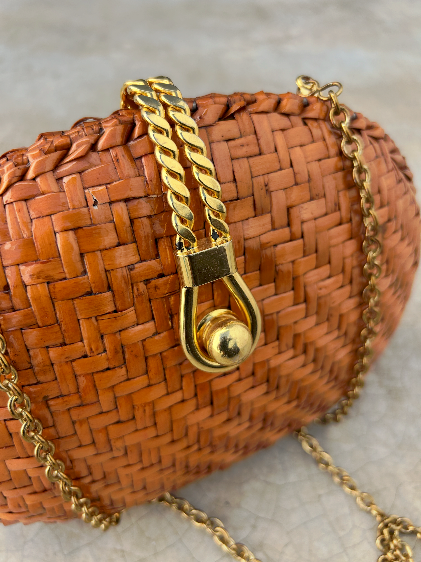 Hardshell Minaudiere Crossbody Bag ‘’Sin Marca’’