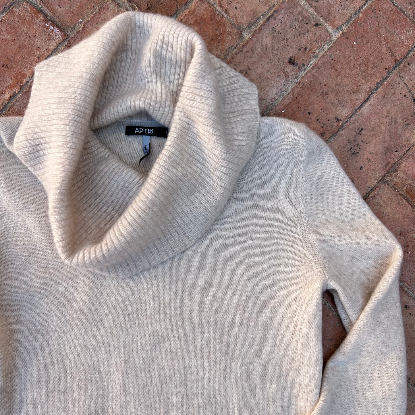 Cashmere Sweater ‘’Apt.9’’