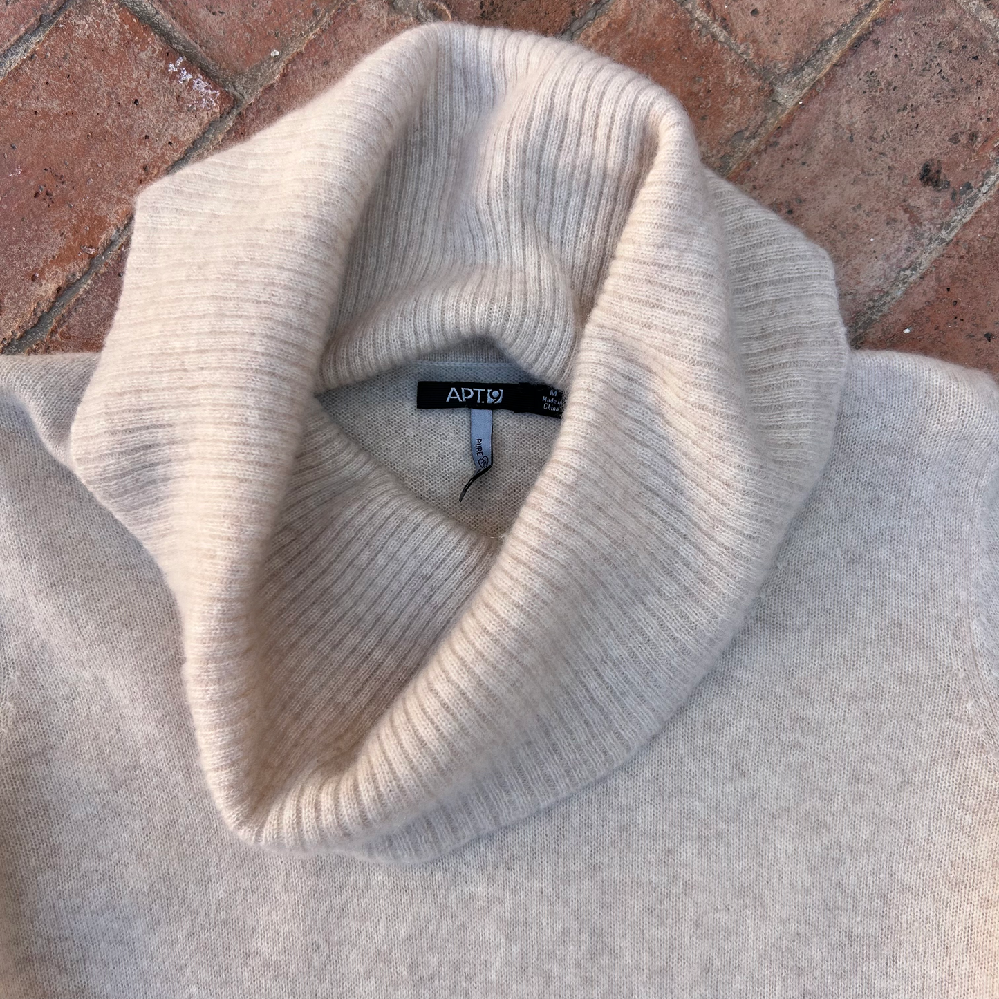 Cashmere Sweater ‘’Apt.9’’